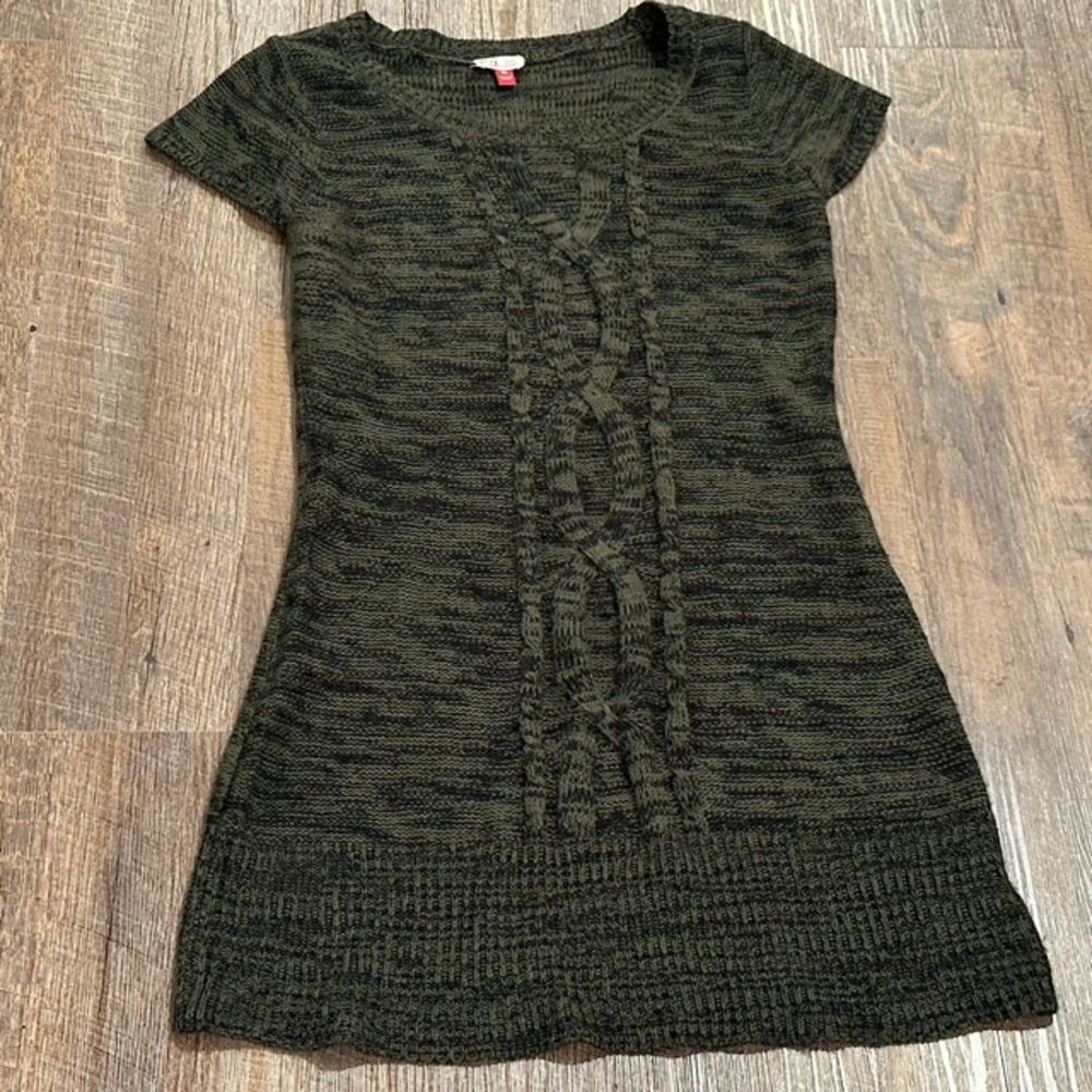 L.E.I. Juniors Size XL Green Sweater Dress Short Sleeves Acrylic Blend
